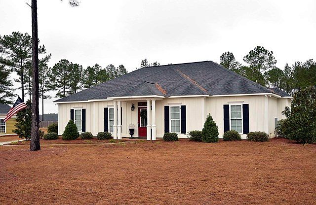 1st image of 104 Live Oak Dr
