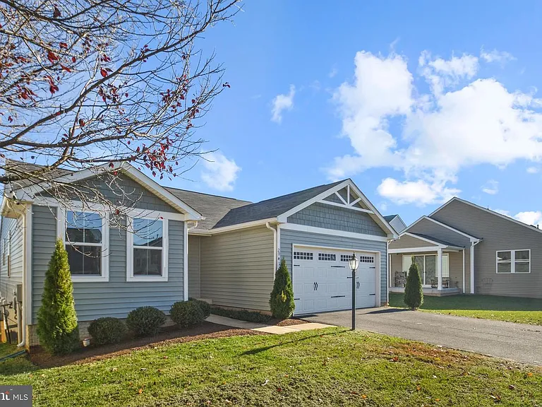 2041 Crepe Myrtle Ln — Photo 3
