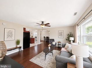 32 Great Oak Rd, Levittown, PA 19057
