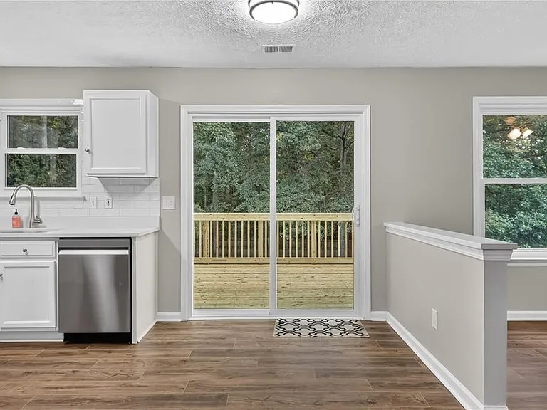 4554 Darrowby Dr — Photo 12