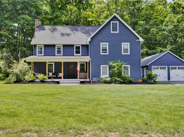 205 Elmhurst Dr, Orchard Park, NY 14127