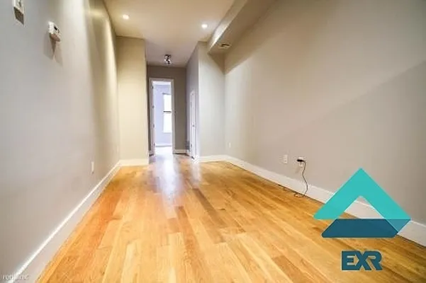 Rented by EXR | media 5