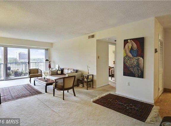 4th image of 1300 Army Navy Dr APT 1028