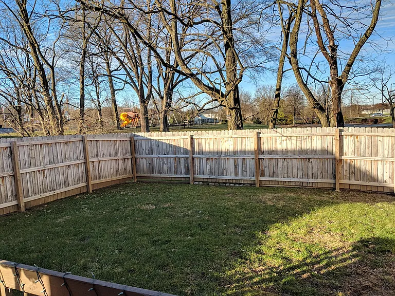 127 Groton Dr — Photo 3