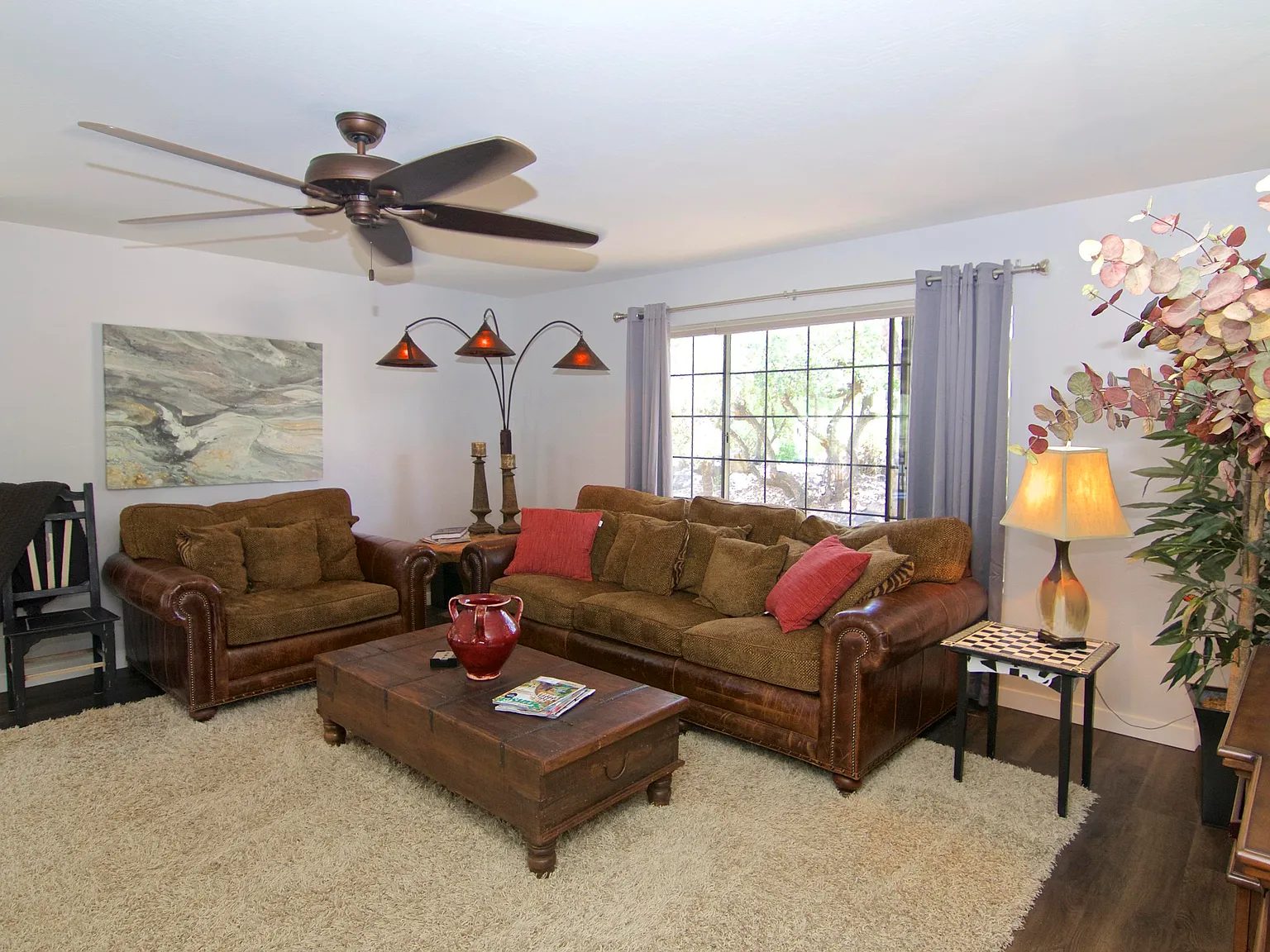 3 bed, 2.0 bath, 1750 sqft, $3,000 — Photo 4