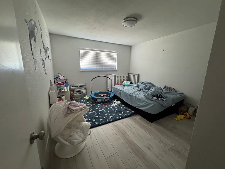 7661 Eastbreeze Cir — Photo 3