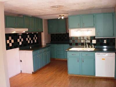 4th image of 8095 Holiday Dr