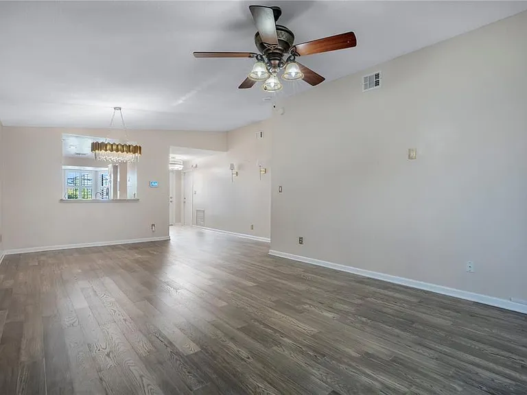4805 Kingston Cir — Photo 9
