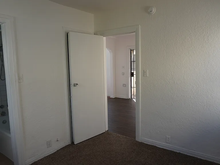 Bathroom/ Bedroom