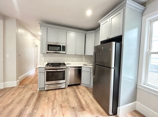 102 Buttonwood St FLOOR 3, Dorchester, MA 02125