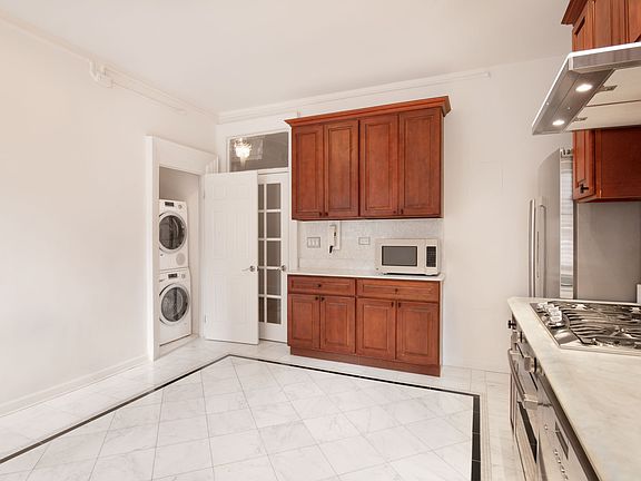4th image of 853 7th Ave APT 9E