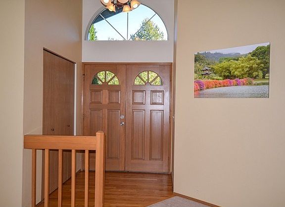 Another neat thing ~ this double door entry with a coat closet.  Look at that beautiful window above ! They don't make them like this anymore....