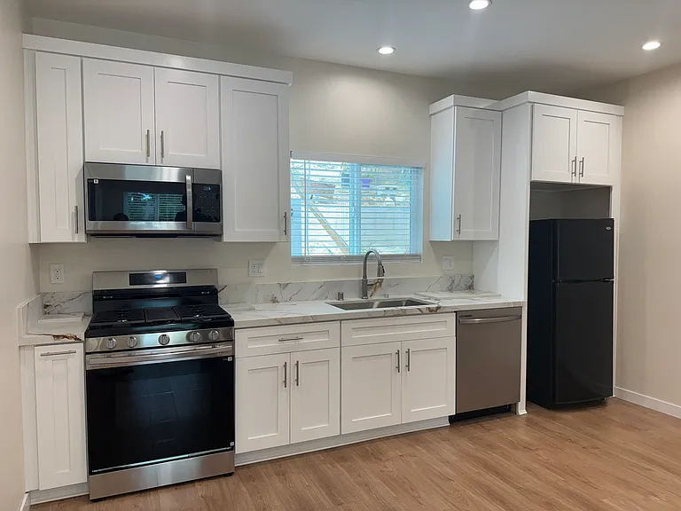 12154 Monogram Ave — Photo 2