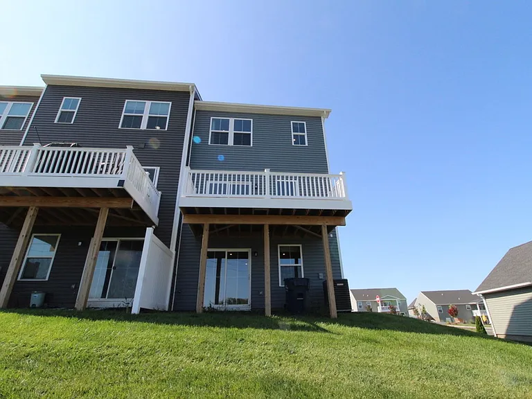 4489 Drysdale St — Photo 35