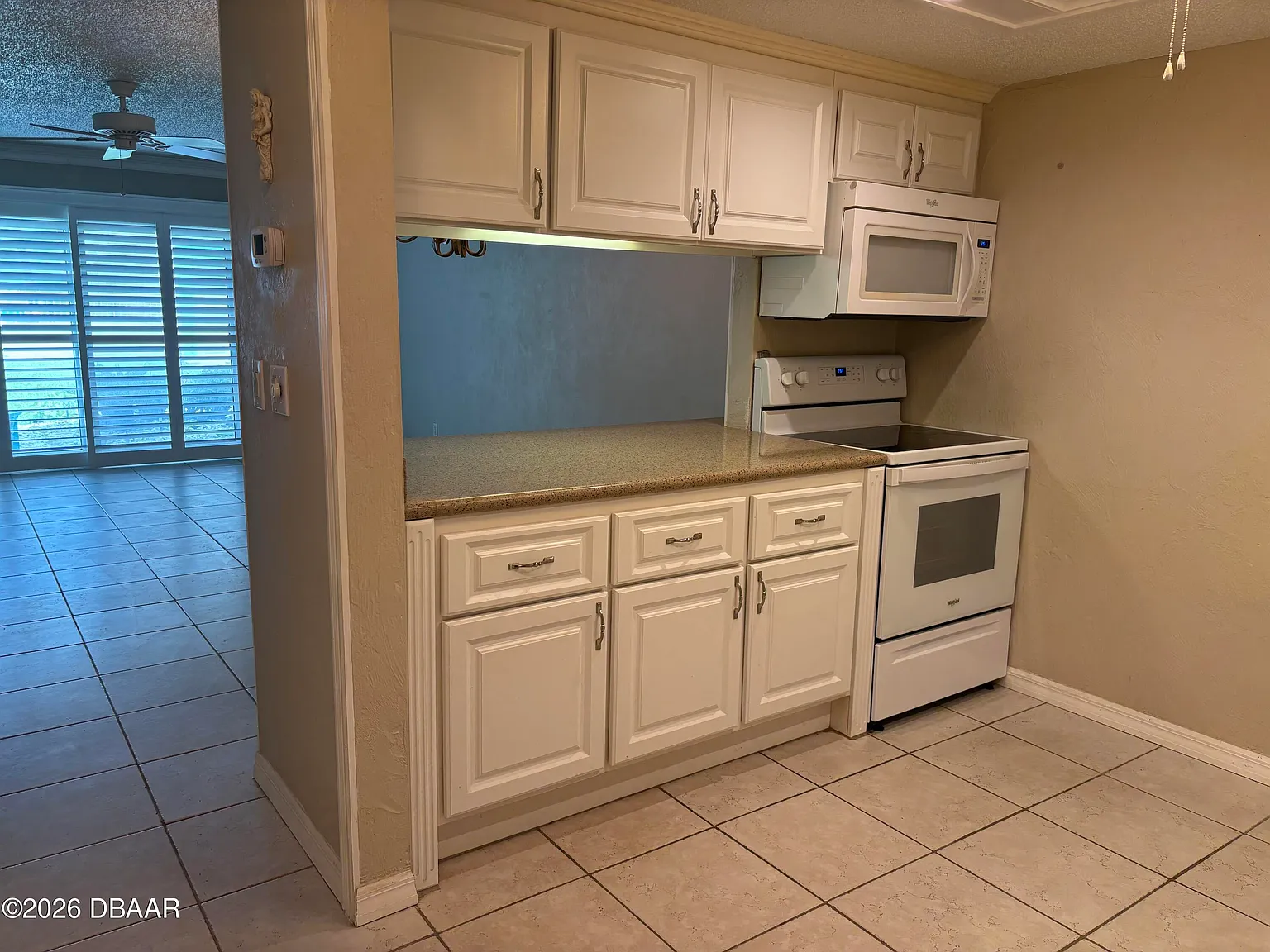 2 bed, 2.0 bath, 1884 sqft, $2,300 — Photo 2