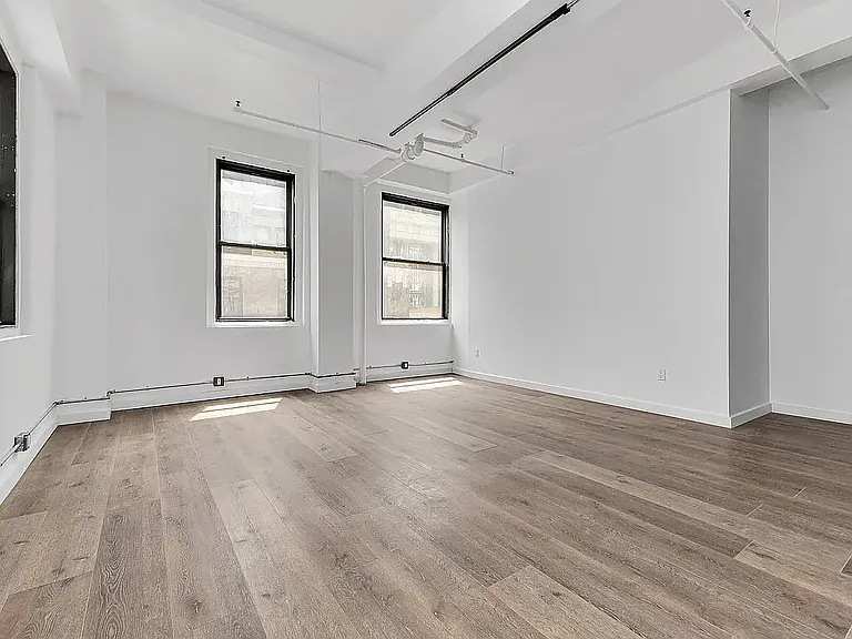 255 W 36th St #1210 — Photo 4