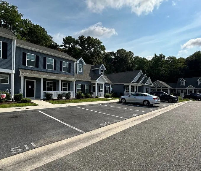 511 Halifax Ct — Photo 1