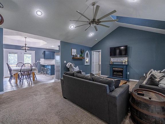 3rd image of 430 Rosenthal Dr