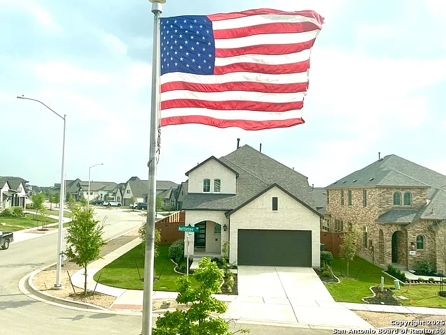 4 bed, 3.5 bath, 2347 sqft, $3,100 — Photo 2