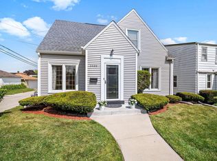 3520 S 45th St, Greenfield, WI 53220