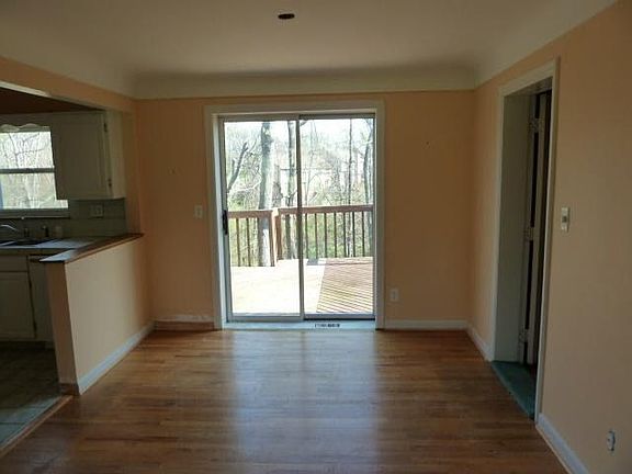 3rd image of 2196 Finnegan Ln