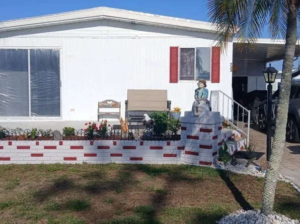 733 Leisure Ln, North Fort Myers, FL 33917