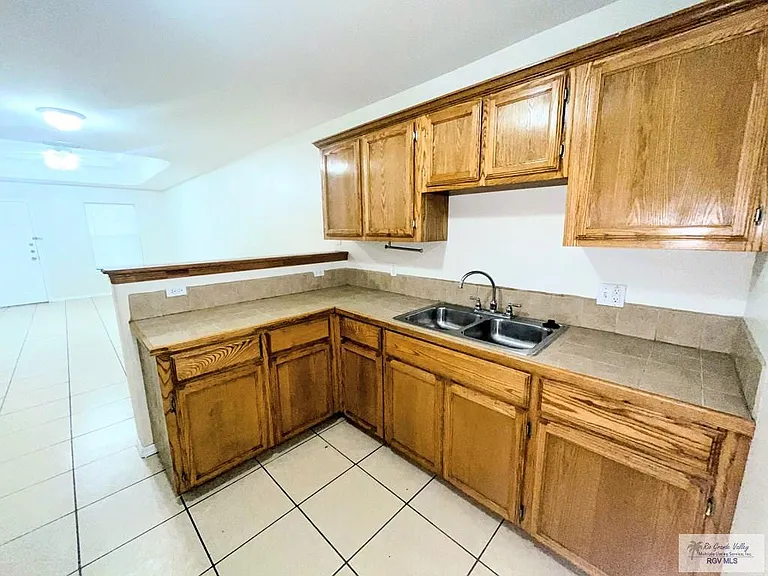705 Sonesta Ct #B — Photo 12