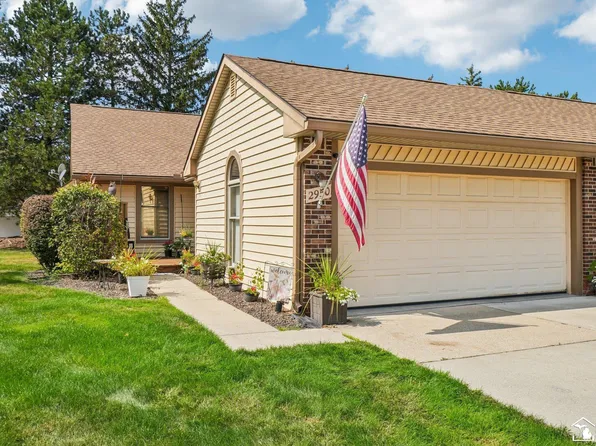 2950 Lakewood Dr, Trenton, MI 48183