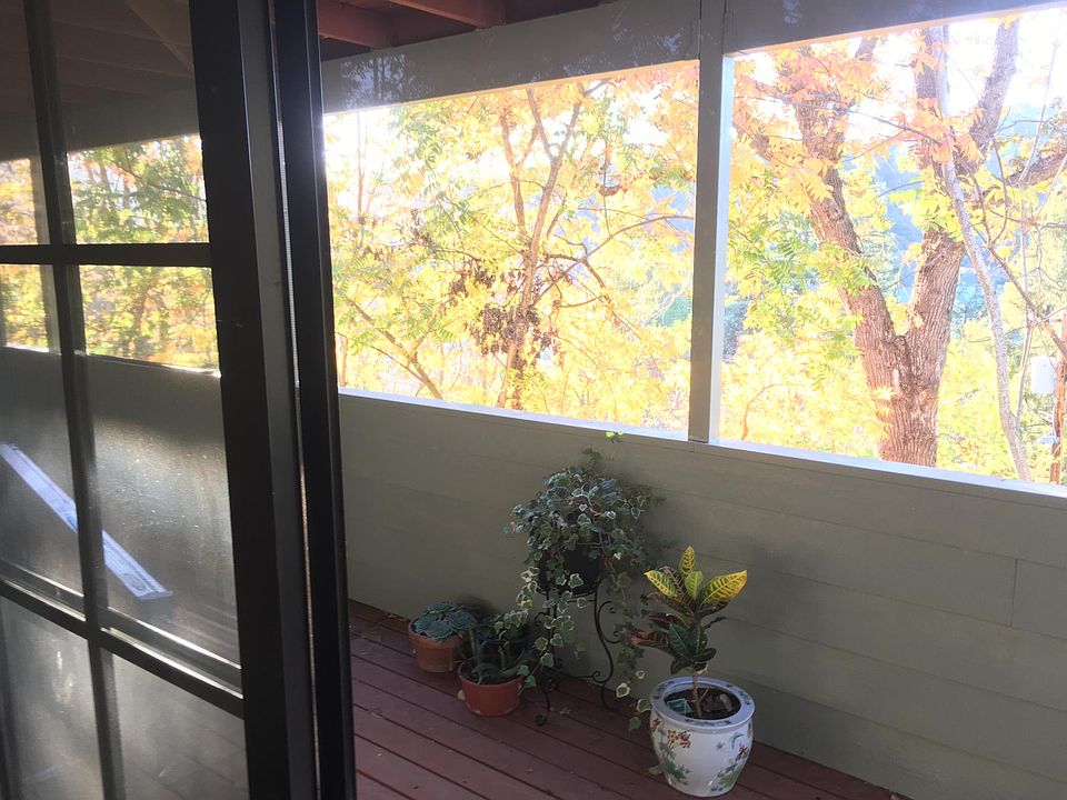 Spacious, shady deck looking out over the hills behind Sonor