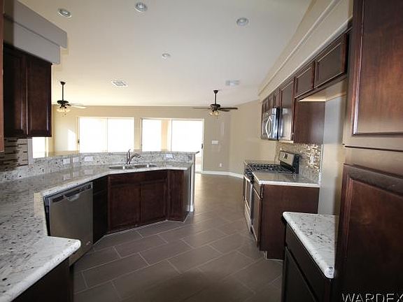 4th image of 2929 Desert Trail Dr