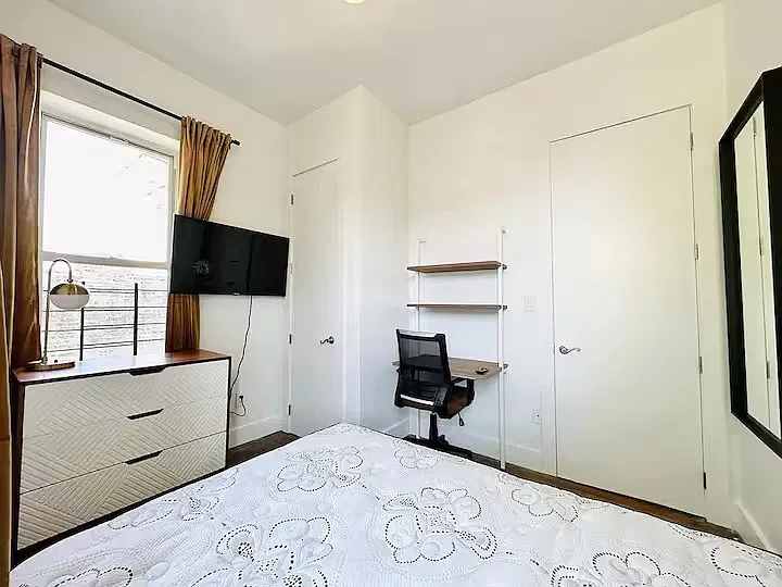 5 bed, 4.0 bath, 1200 sqft, $980 — Photo 1