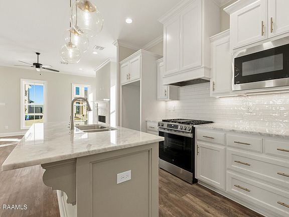4th image of 302 Villager Ave