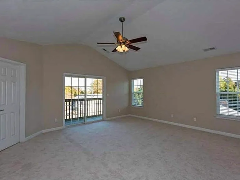 220 Segar St — Photo 15