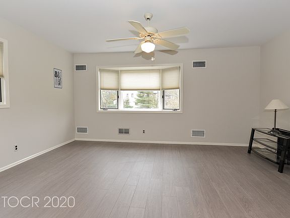 5th image of 39 Peach Hill Ct
