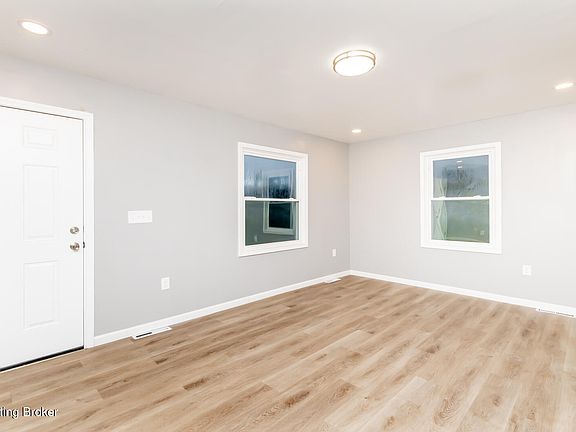 2nd image of 204 W Warfield St