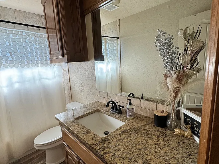 10527 NE Jeremiah Way — Photo 21