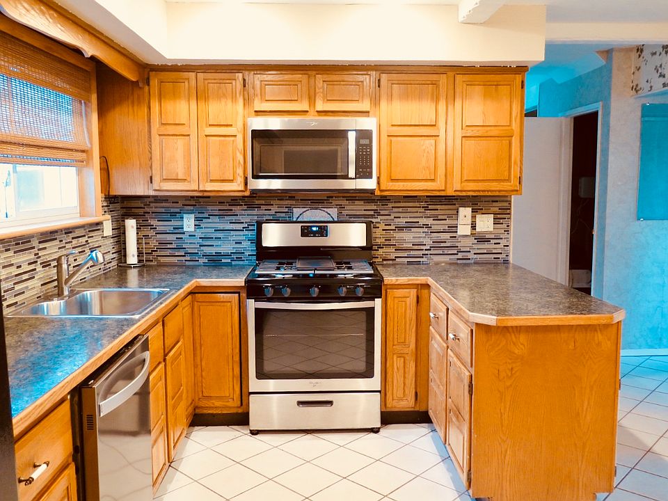1st image of 8 Hendel Cir