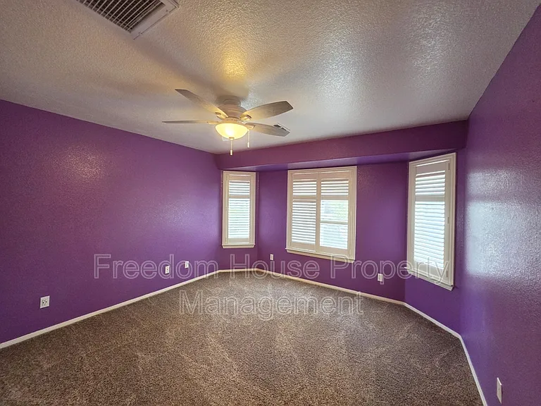 111 Mondale Ct — Photo 29