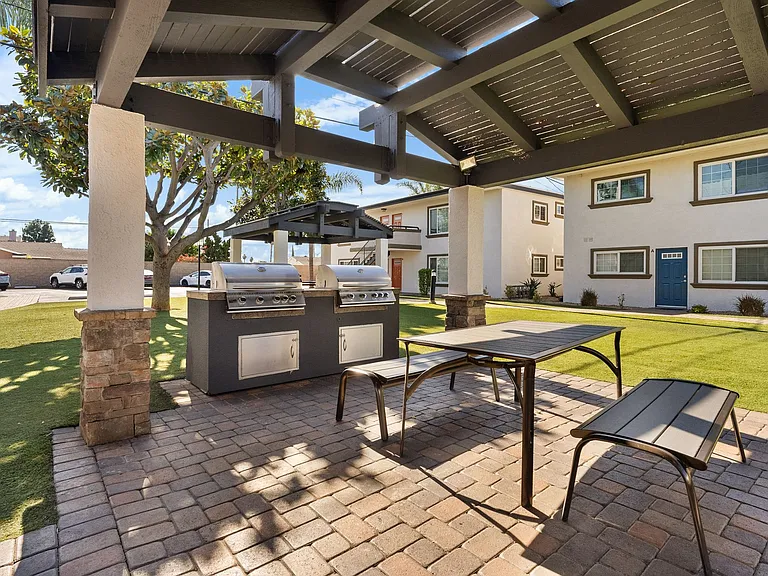 Pointe Pacific Apartment Homes — Photo 12