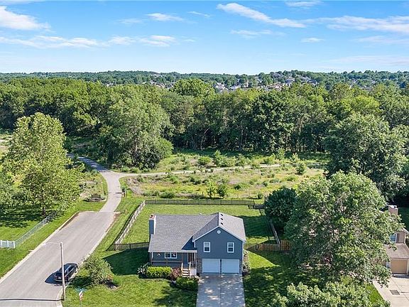 4th image of 901 Stone Brook Dr