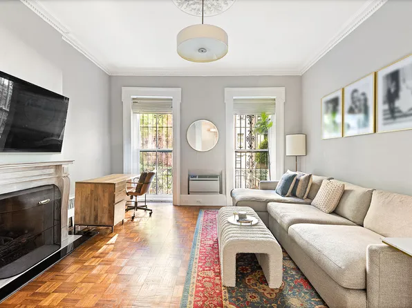 485 West 22nd Street image 4 of 19