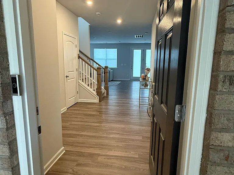 5100 Kinsbridge Dr — Photo 2