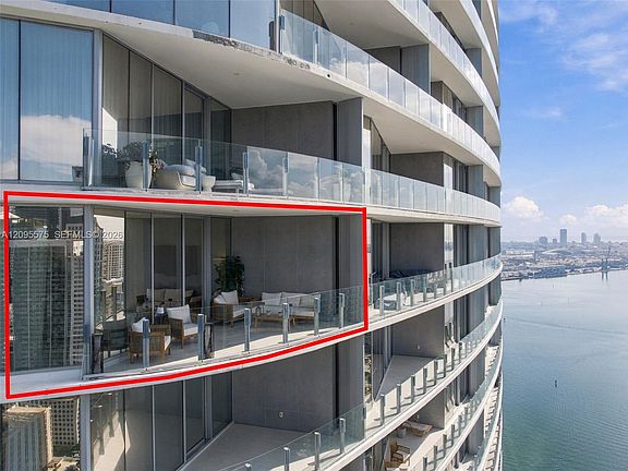 2nd image of 300 Biscayne Boulevard Way #4007W