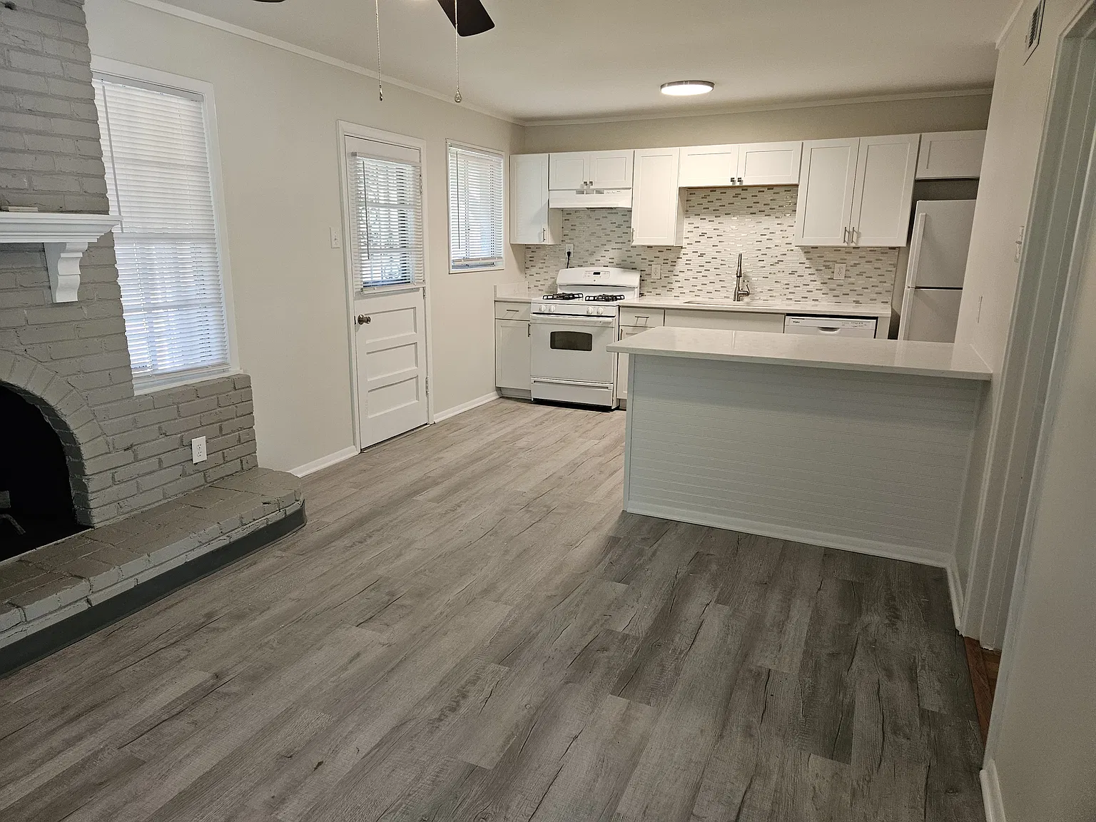 3 bed, 1.5 bath, 1311 sqft, $1,800 — Photo 3