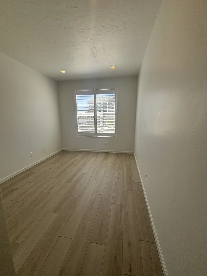 3 bed, 2.5 bath, 2421 sqft, $2,250 — Photo 3