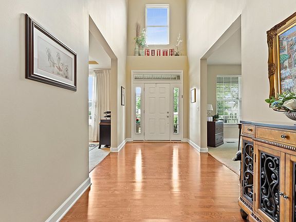 4th image of 25221 Balmoral Dr