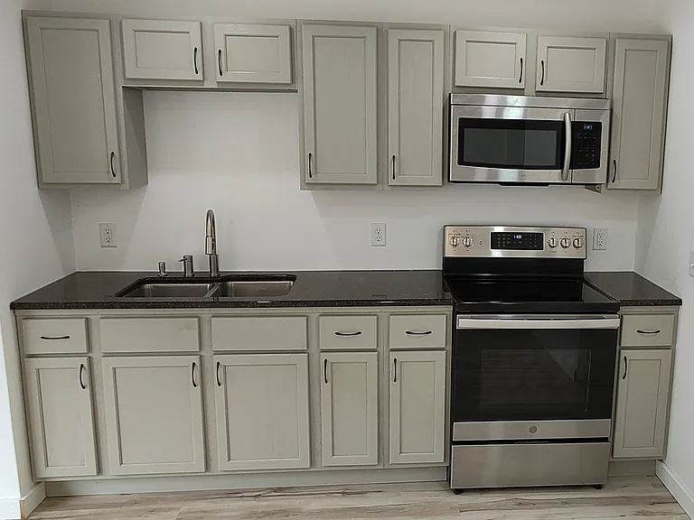 615 S Main St #D — Photo 1