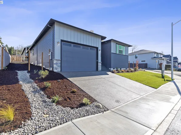 1328 NE Moore Ave, Estacada, OR 97023