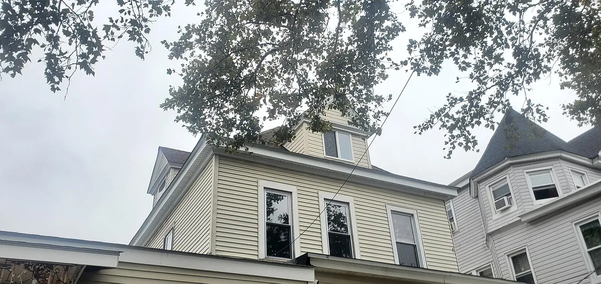 Building Photo - Sherman St