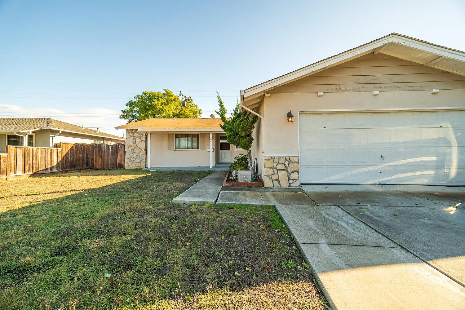 826 Baird Ave photo 1